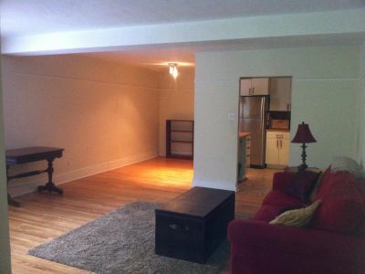 AVAILABLE IMMEDIATELY 1 BEDROOM APARTMENT FOR RENT