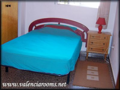 ValenciaRooms.net equipped rooms in Valencia for holiday, only from 15 - room with balcony from Goo