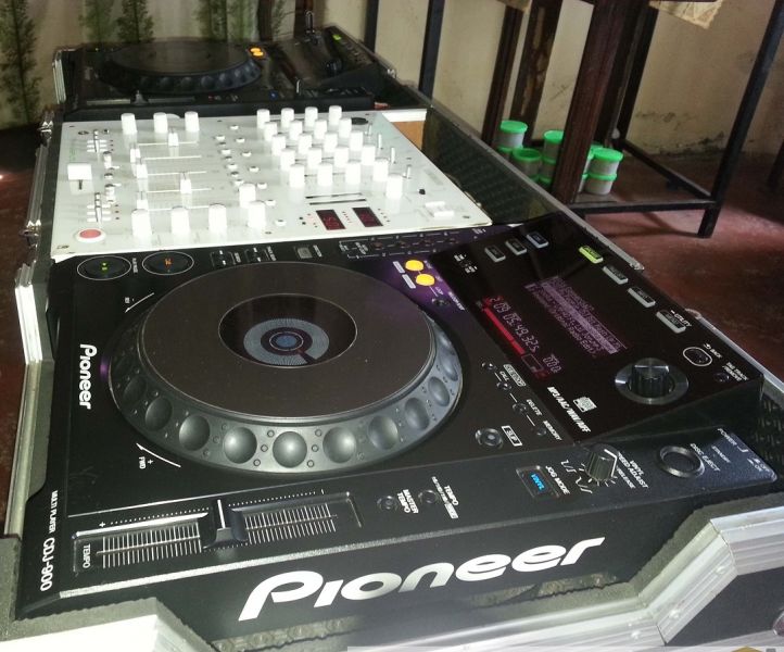 Brand New 2x Pioneer CDJ-2000 Nexus & 1x DJM-2000 Nexus DJ Package