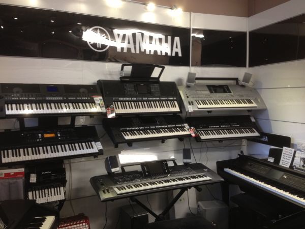 FOR SALE:  Yamaha Tyros 5 Workstation Keyboard