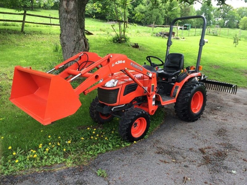 2012 Kubota B2620HSD Tractor Loader York Rake